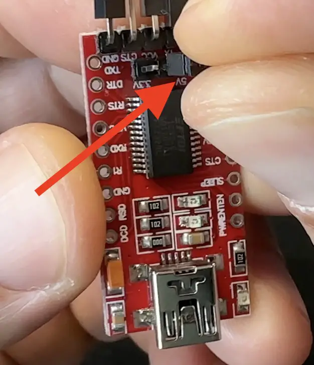 Switching the jumper of the FTDI adapter from 3.3V to 5V