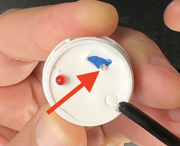 Sensitivity adjustment knob of the non-contact liquid level sensor 