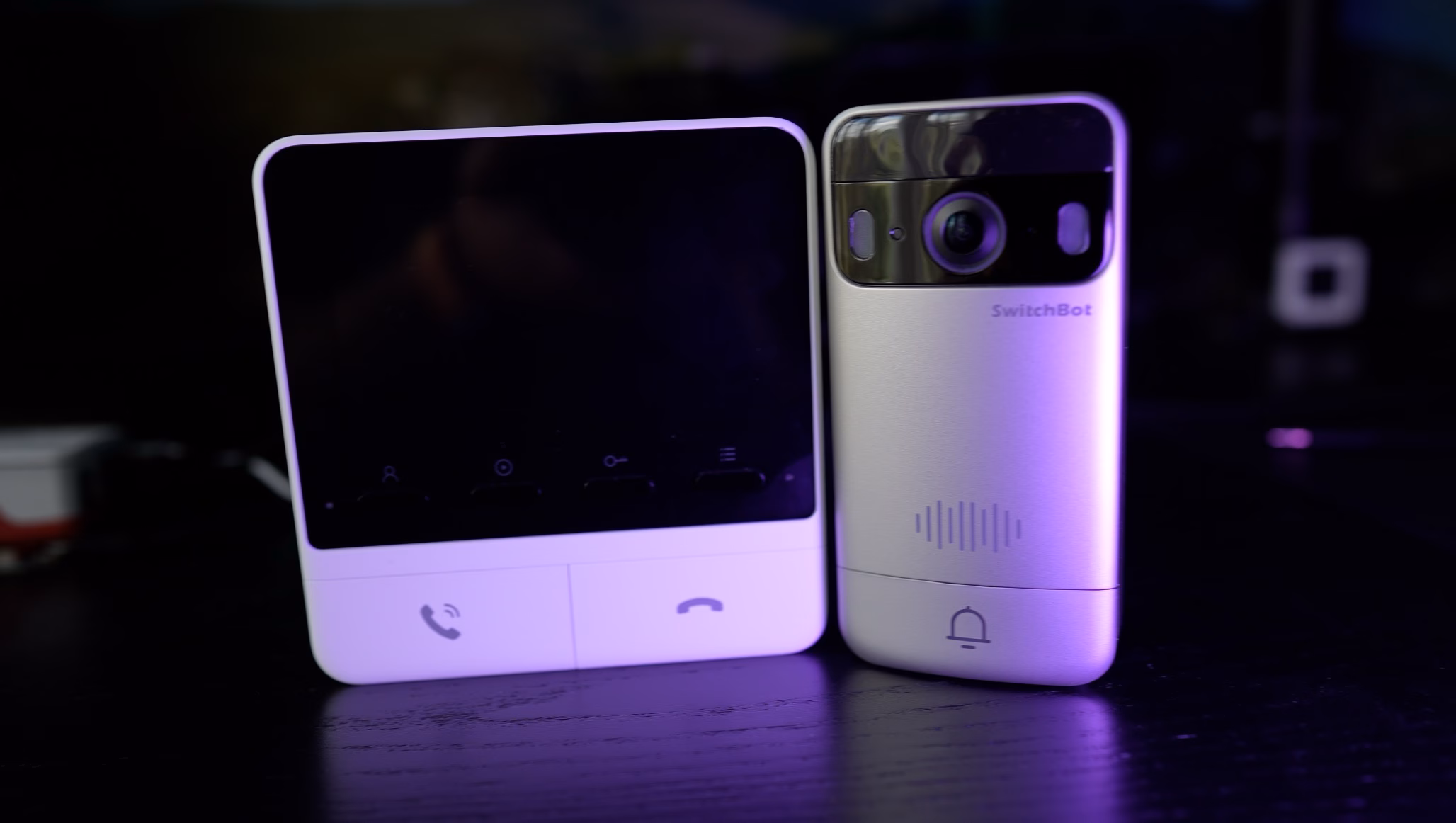 SwitchBot Video Doorbell package contain two devices: a battery-powered wireless doorbell and a wired indoor video monitor